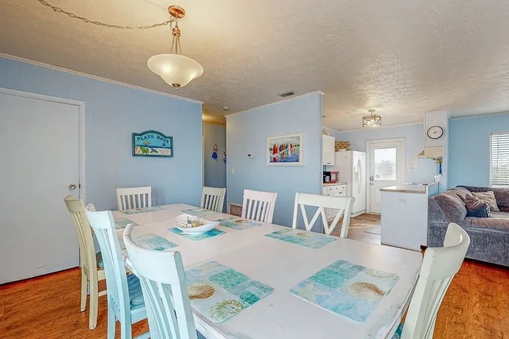 Serene 2-level Home With Wifi & Deck - Walk to Beach, 1 dog Welcome