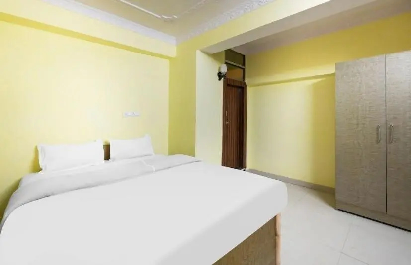 POP Oyo Flagship Moon Light Hotel