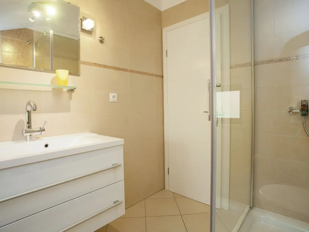 Modern Apartment with Balcony 250 Meters From the Beach And 300 M Krk Town Center