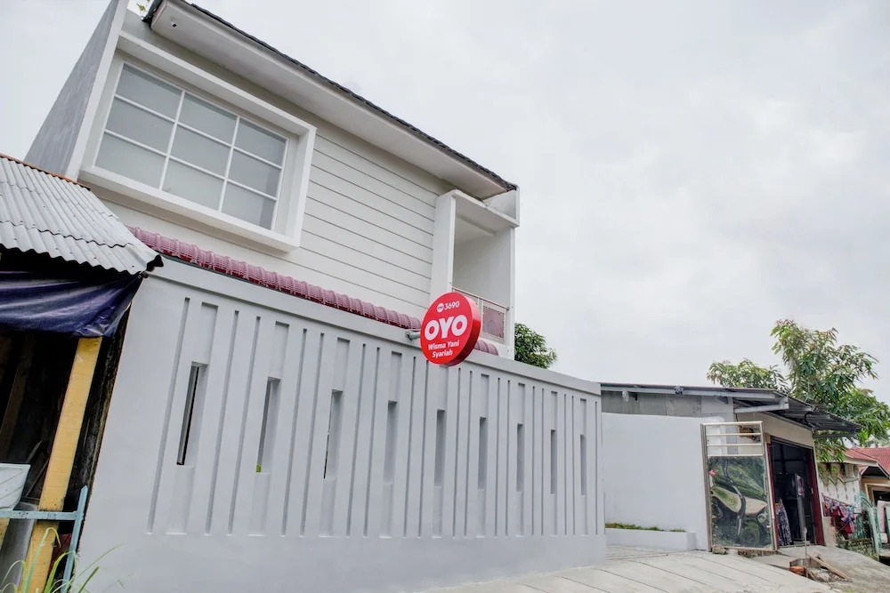 Wisma Yani Syariah by OYO Rooms