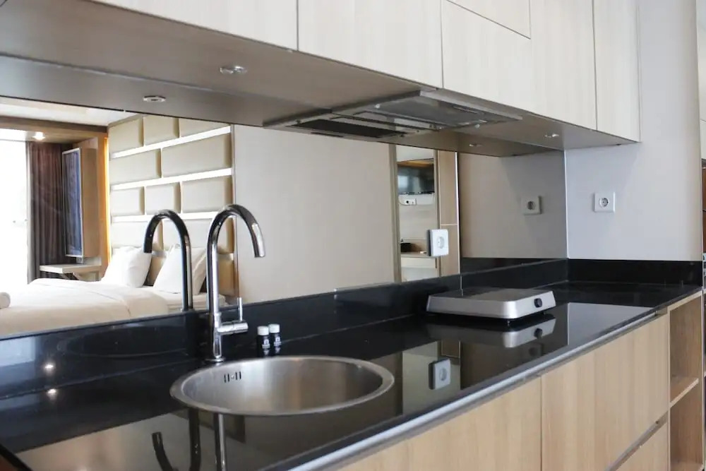 Trendy & Comfy Studio at Tamansari la Grande Apartment