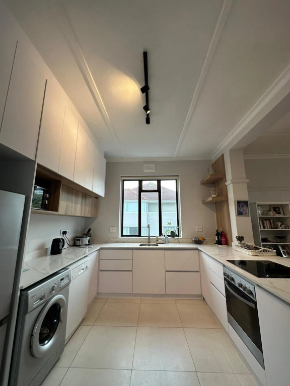 PRIVATE ROOM in Shared Apartment - Centrally Located in Green Point, Cape Town