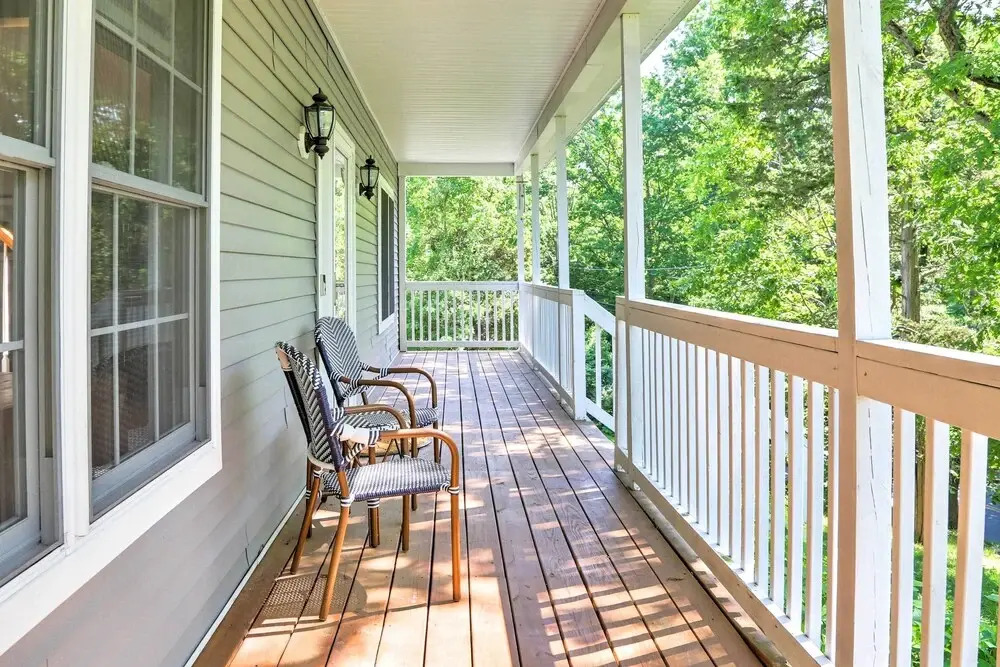 Colonial-style 'warwick Retreat' - 1 Hour to Nyc!
