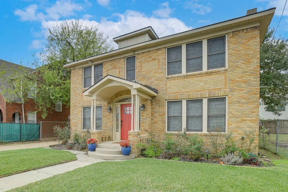 1 Mi to Hermann Park: Houston Apt w/ Shared Yard