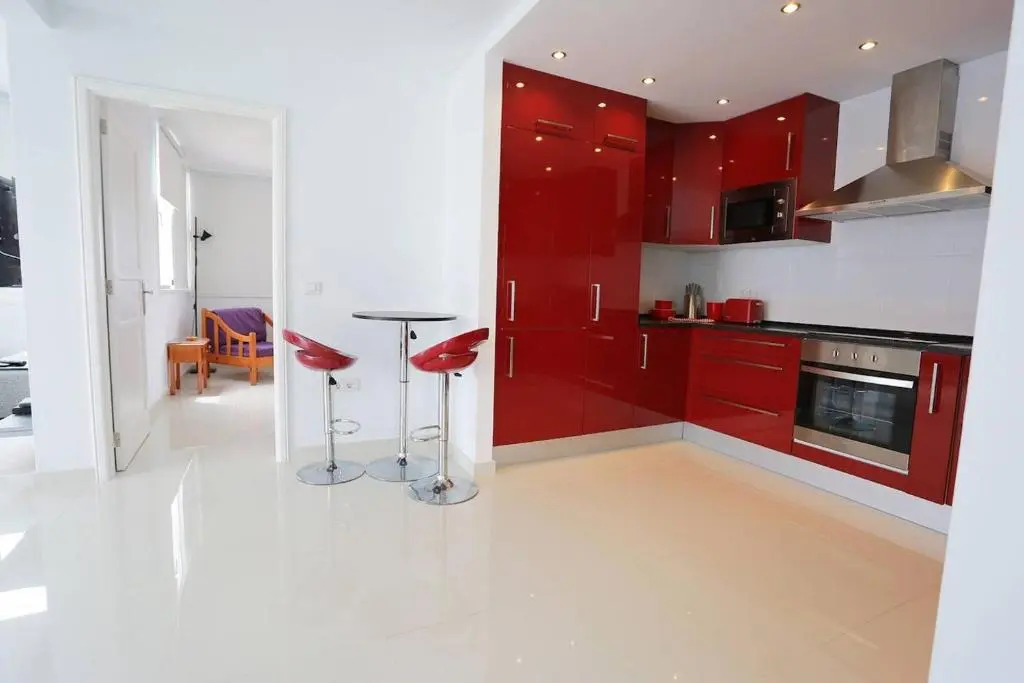 Lovely 3-Bedroom Penthouse With Seaview