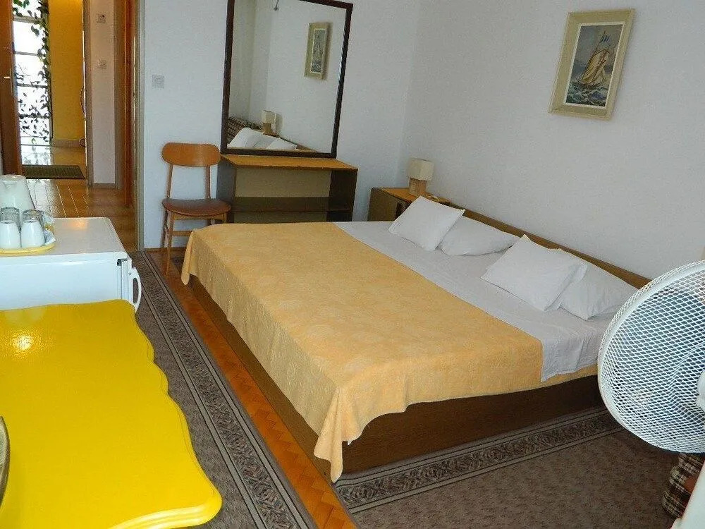 Apartments and Rooms Darinka