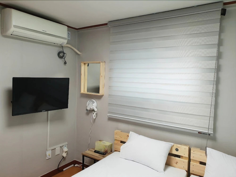 YOUNG STAY - Hostel