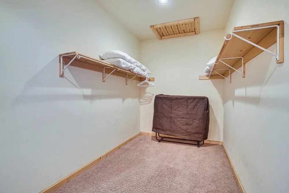 Elegant Big Bear Cabin Half Mi to Big Bear Lake!