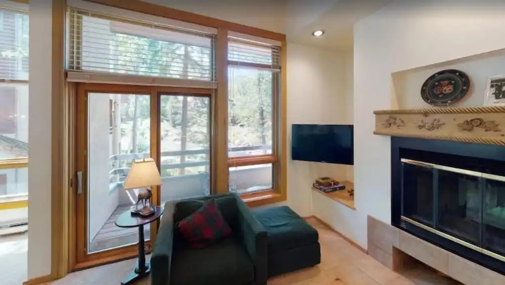 Comfortable and Cozy 2 Bedroom Condo Near Chair Lift 20 in Cascade Village - Shuttle to Vail Village