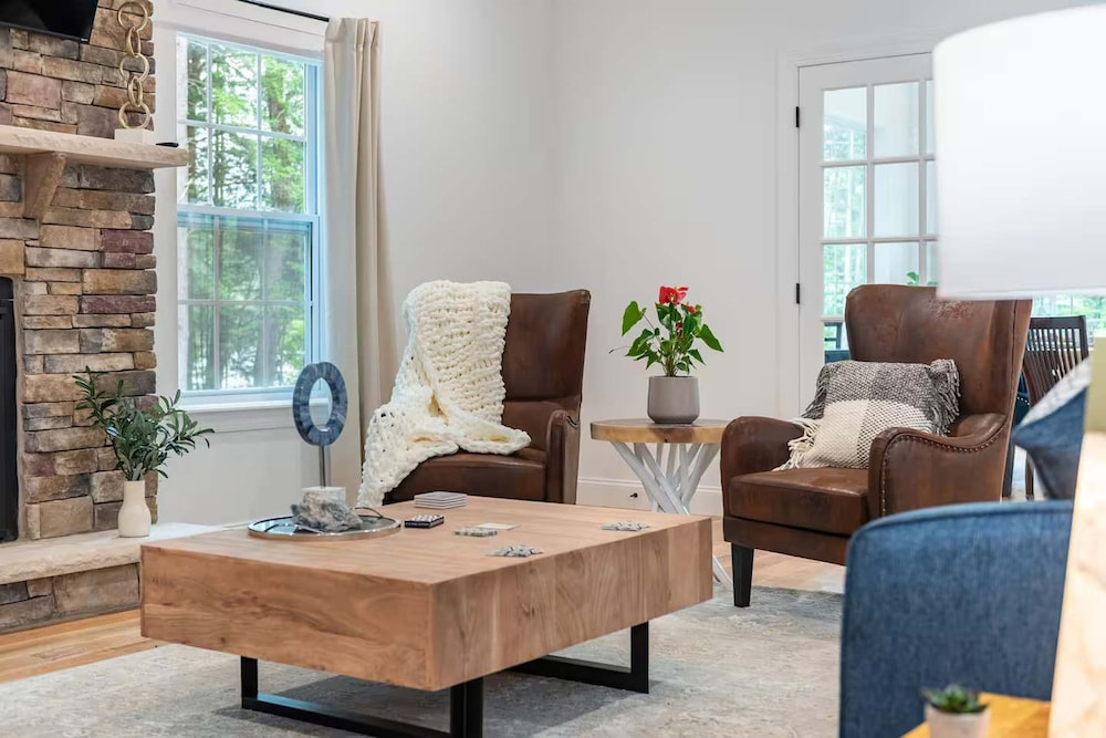 Luxe Lakefront 10min2jfbb w Beach Gameroom Firepit