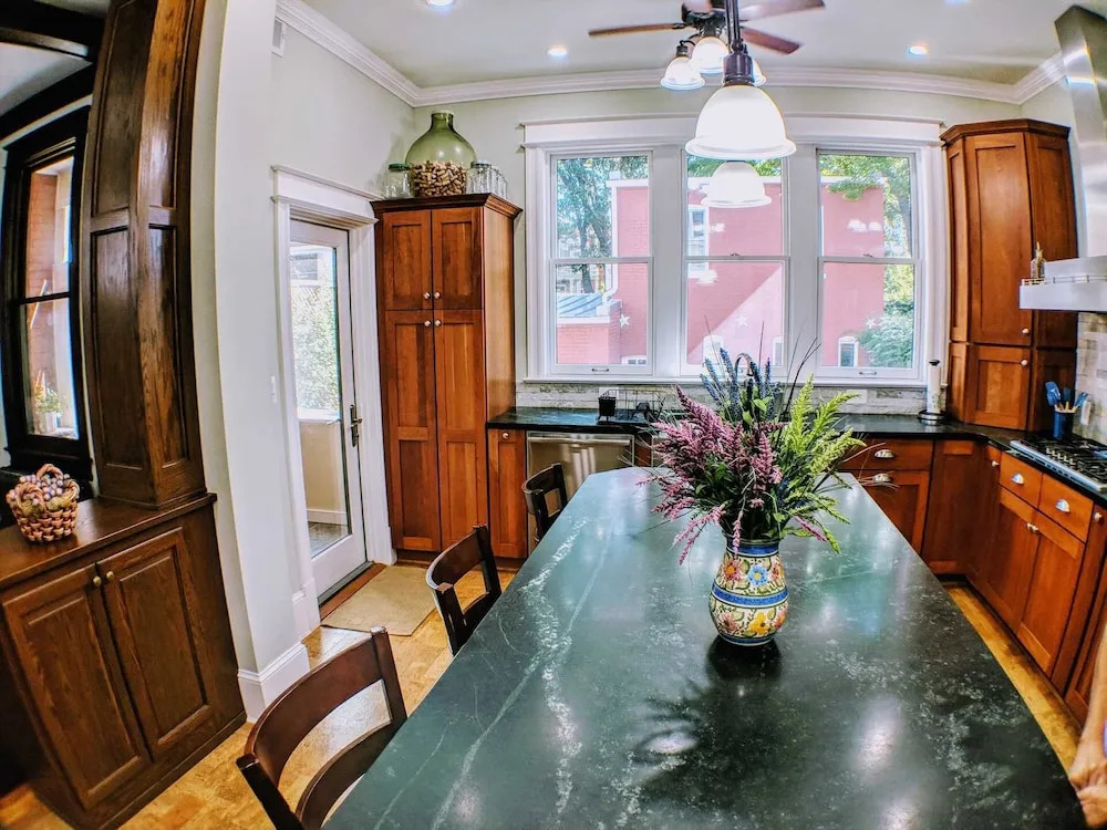 140 12th ST SE House 3 Bedrooms 2.5 Bathrooms Apts