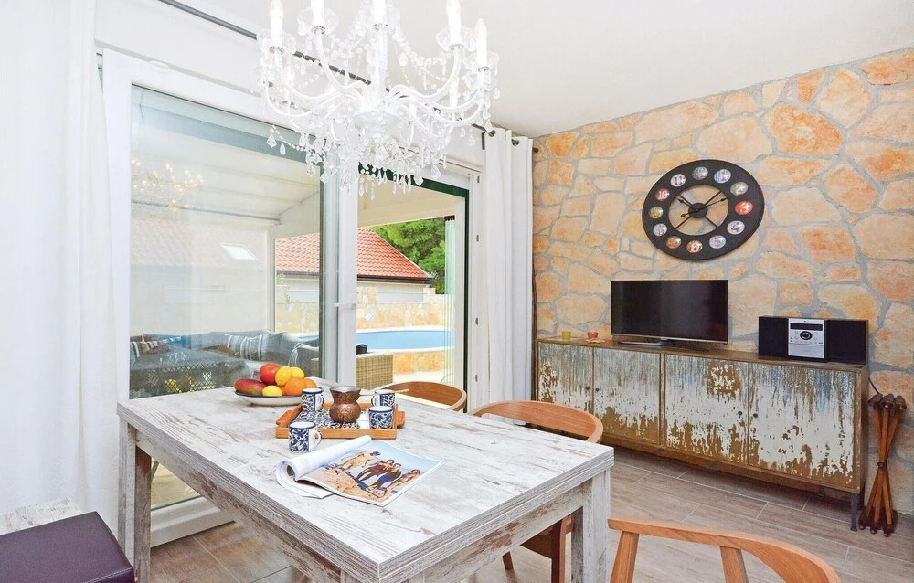 Stunning Home in Ivan Dolac With Wifi and 2 Bedrooms