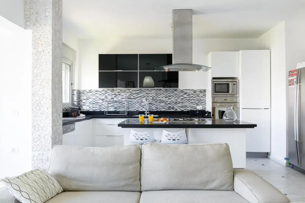 Frishman 3 Bedrooms Apartment