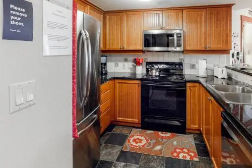 Eagle Springs East 201: Horsetail Suite