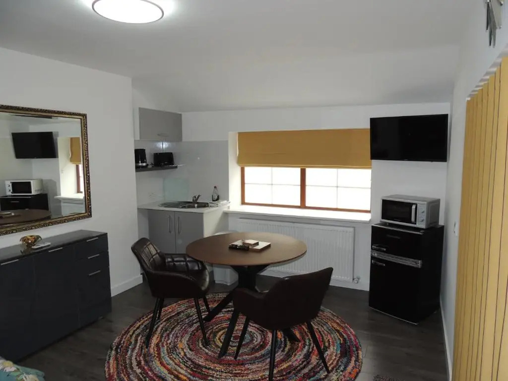 Braeview Studio (Adults Only)