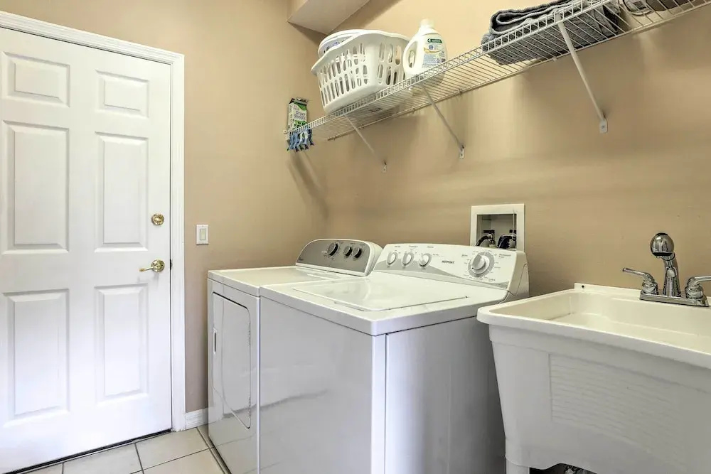 10 Mi to Disney Davenport House with Pool and Spa!