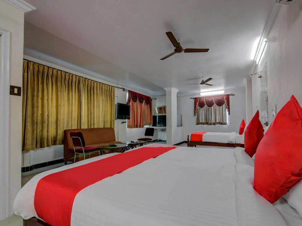 Collection O 14323 Anupama Hotel