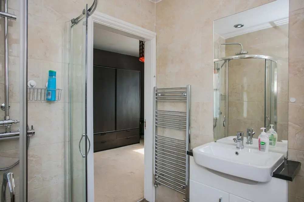 Three Bedroom Apartment in Willesden Green