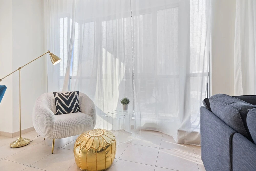 Monty - Stylish Apartment with Partial Burj Khalifa View