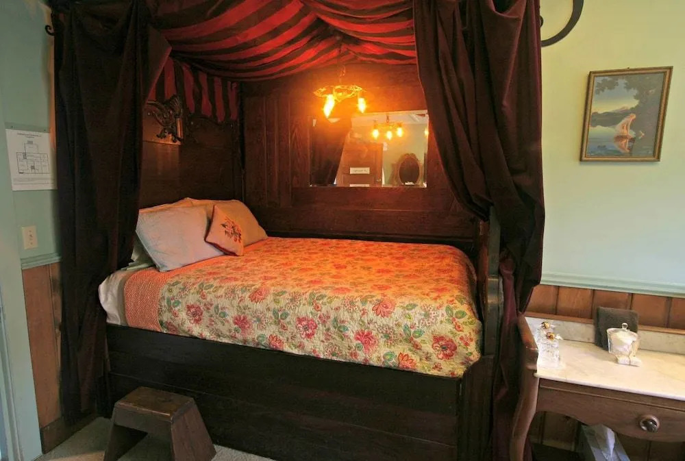 Kangaroo House Bed & Breakfast