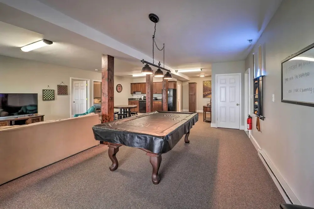 Hot Tub & Deck: Beech Mountain Family Cabin