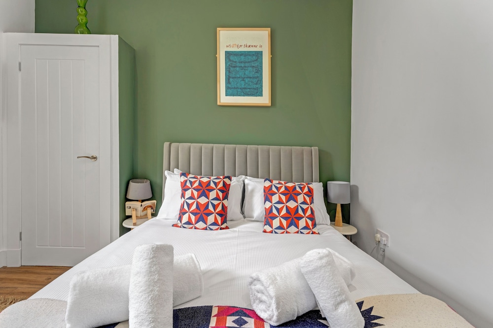 Stylish 2-Bed Villa Garden Central Edinburgh