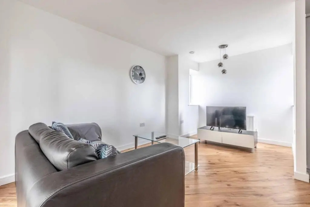 2 Bed/2 Bath & Free Parking - Langley/Heathrow
