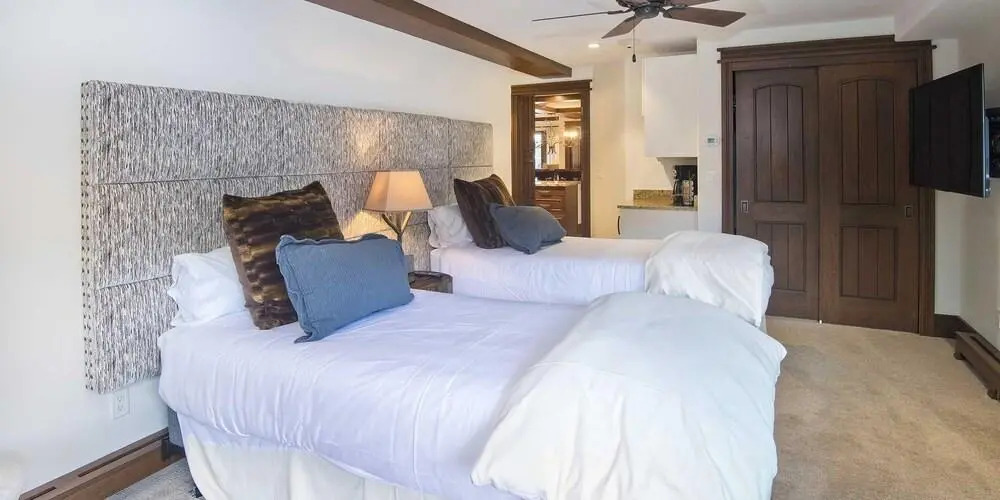 Plaza Lodge #1 5 Bedroom Condo by Redawning