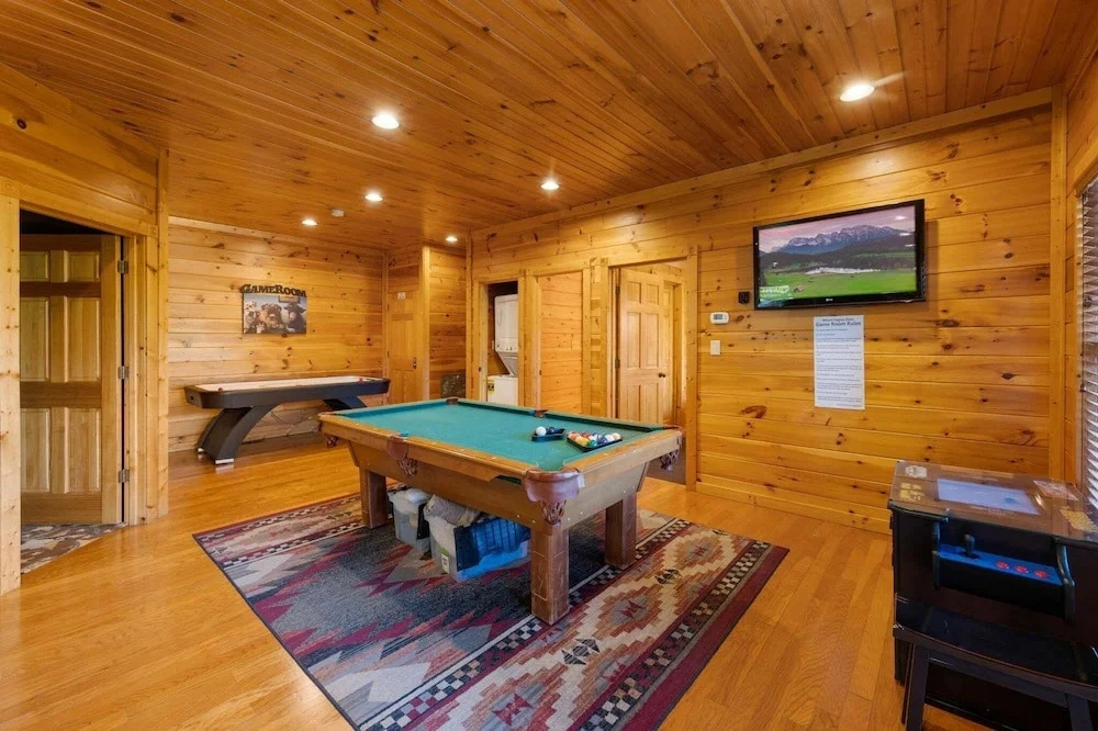 Gatlinburg Mountain Lodge 5 Bedroom Cabin