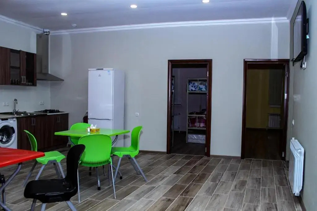 Bee Lucky Hostel and Tours