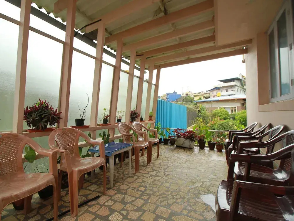 OYO 4303 Flora Home Stay