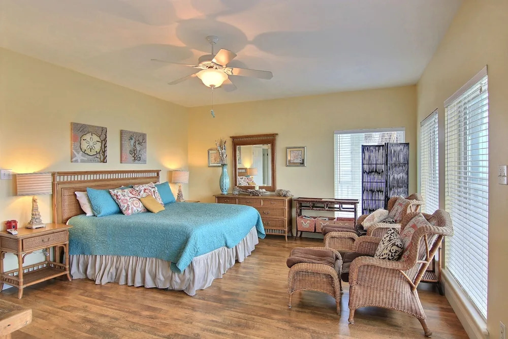 Ocean Oasis 5 Bedrooms 4 Bathrooms Home