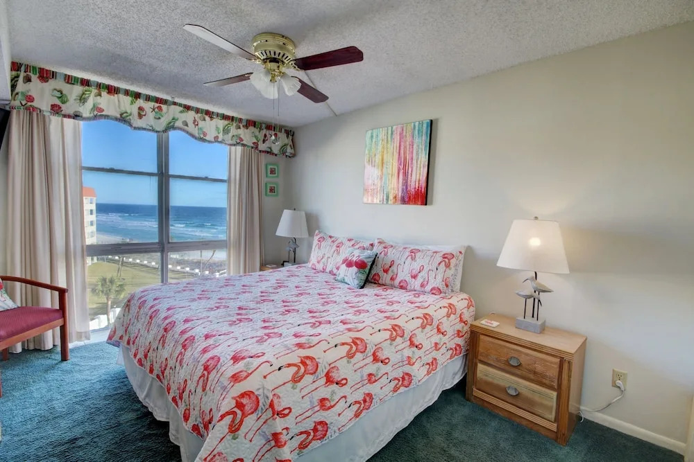 464 El Matador 1 Bedroom Condo by RedAwning