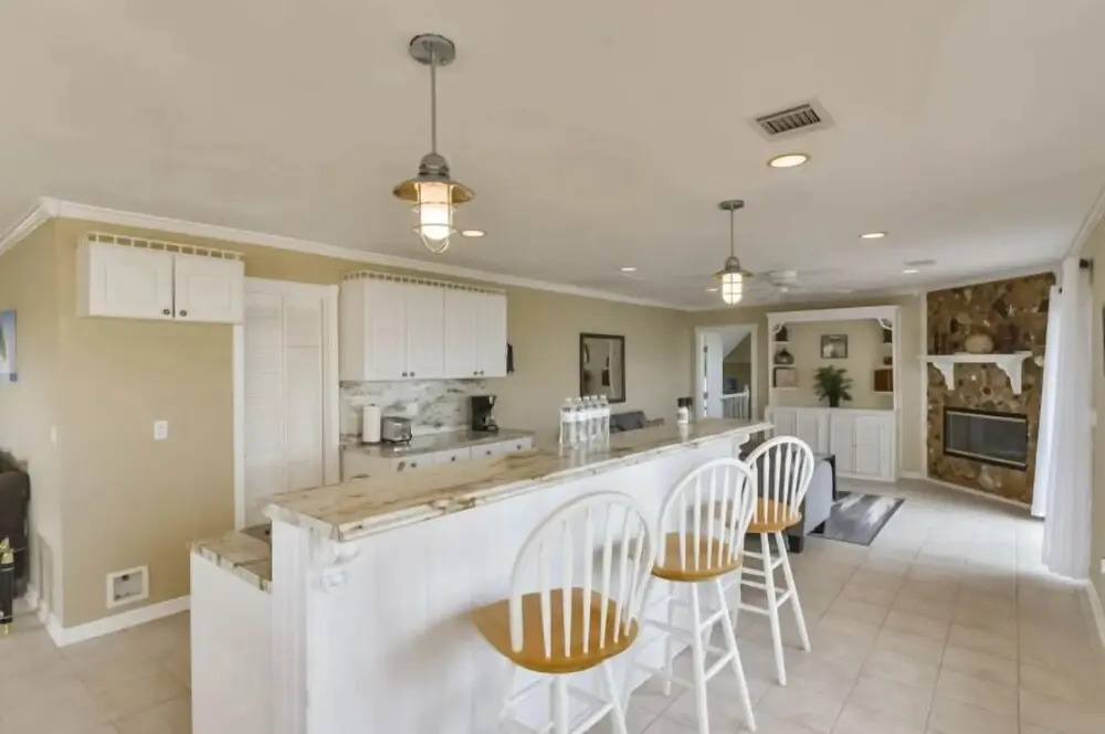 Fun in the Sun in Seabrook Kemah Huge Deck Games Fishing Pet Friendly