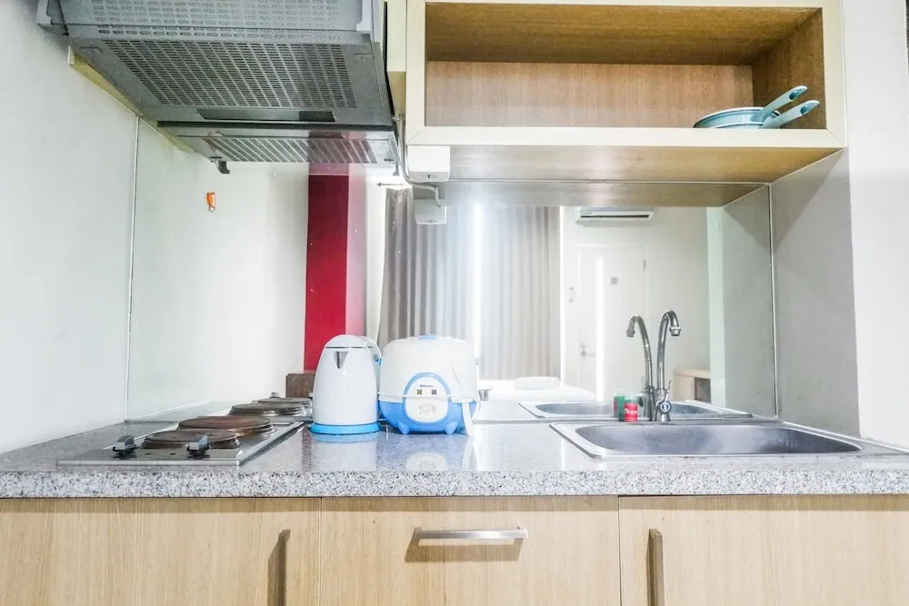 Spacious Studio Room at the Square Apartment