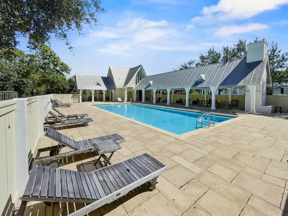 Magnolia Manor 5 Bedroom Home by RedAwning