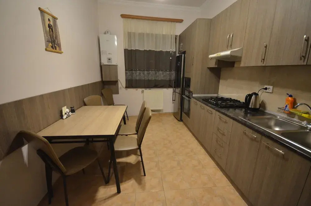 Апартаменты в пер. Вахтанга Котетишвили, 3, кв. 4