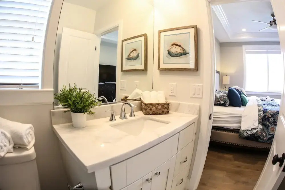Fantastic 6 bedroom 4 bath Pool Home