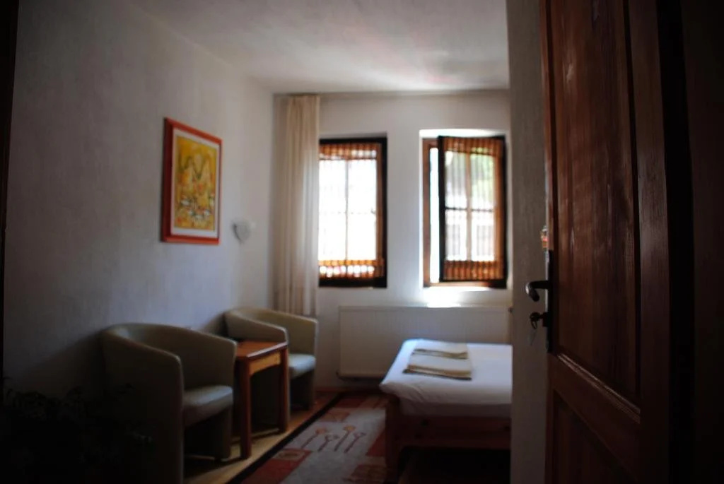 Tonis Guest House