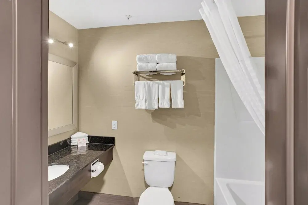 Duvernay Inn & Suites