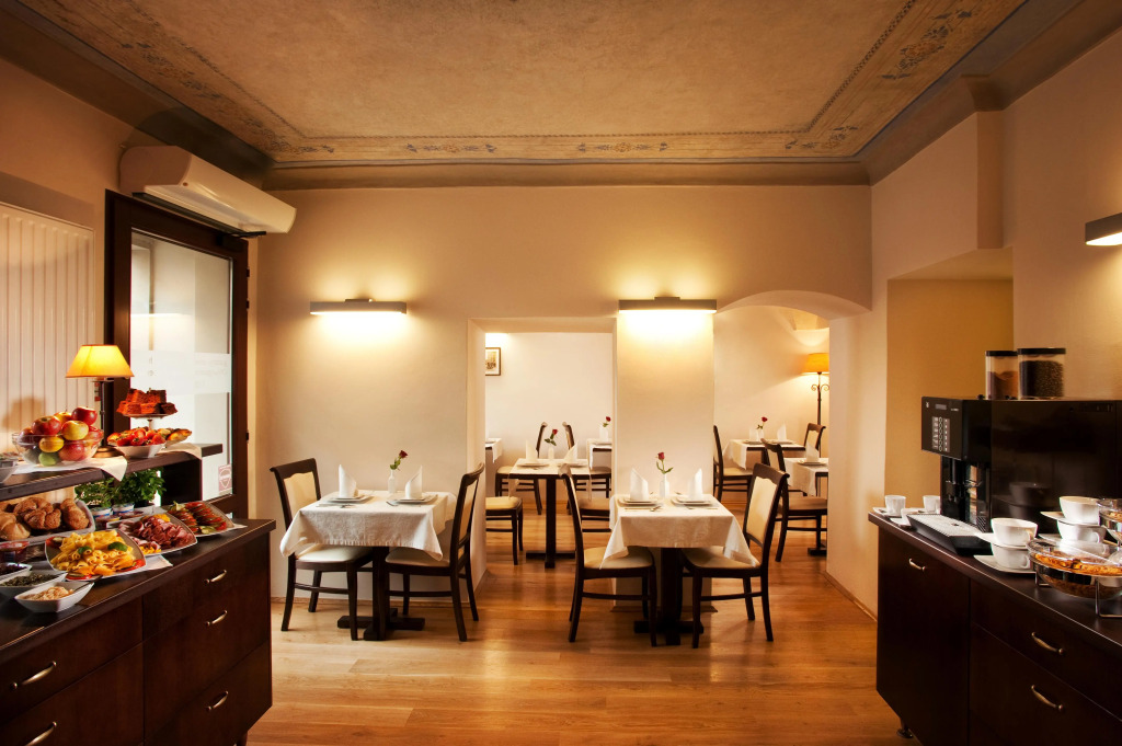 Hotel Santi