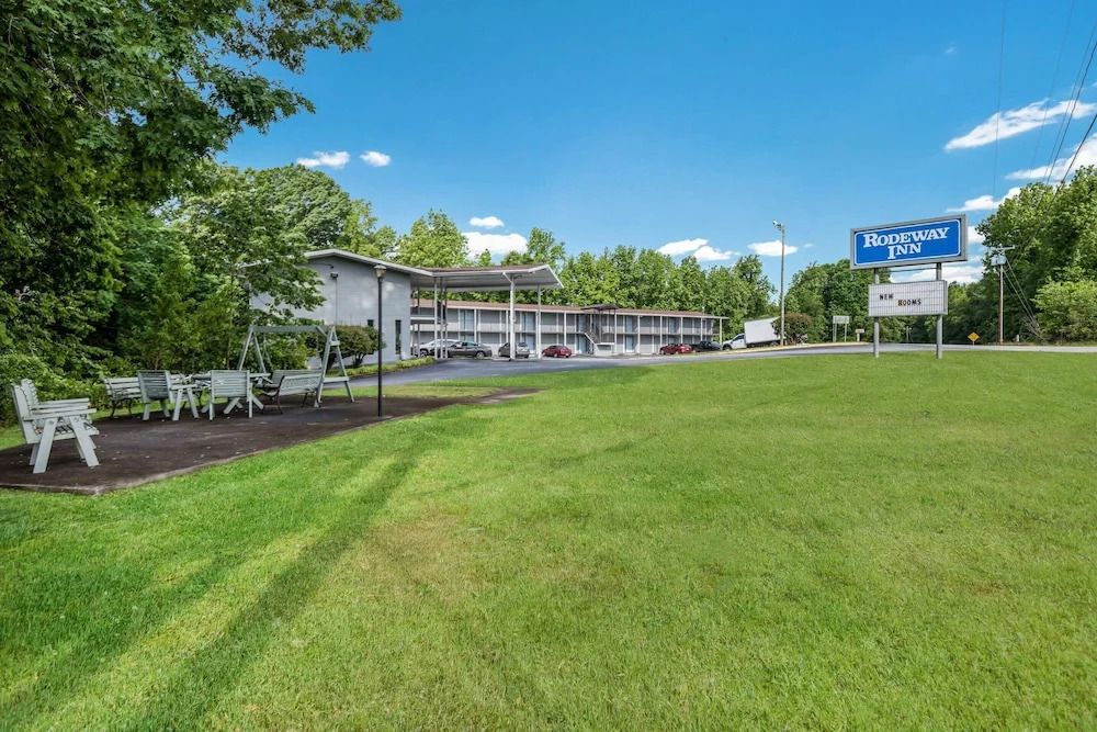 Royal American Inn