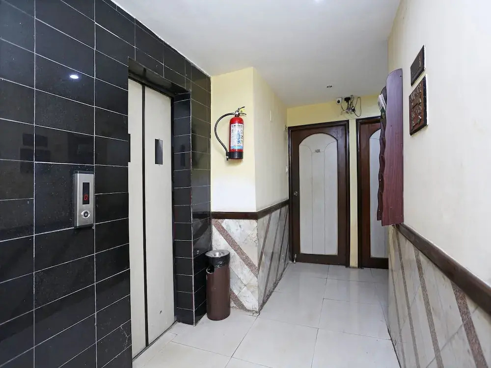 OYO 5249 Hotel Heera International