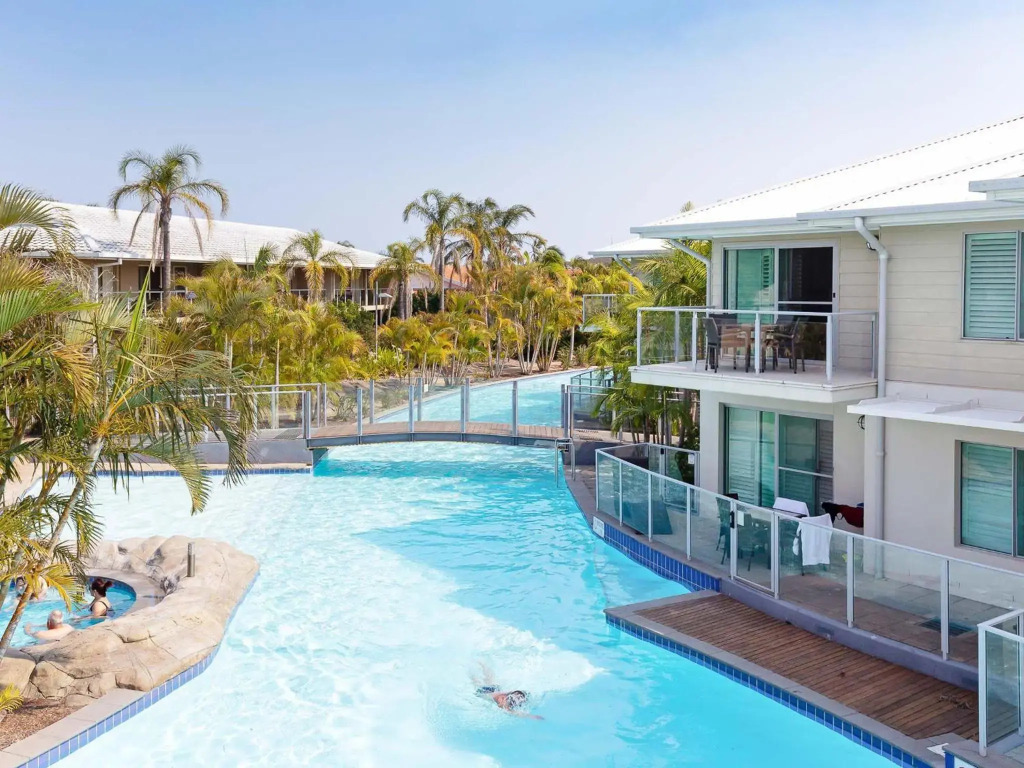 245 Pacific Blue 265 Sandy Point Rd air conditioned unit with resort facilities and linen supplied