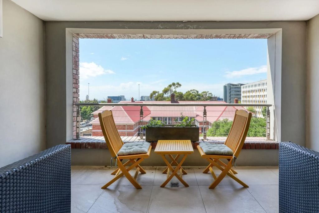 Authentic Cape Town Apartment near the Silo District