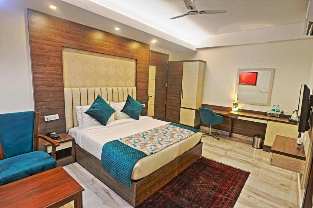 Hotel Cardinal Express OXMO Delhi Airport