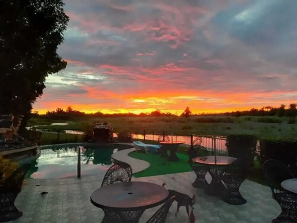 Montys Riverside View Resort
