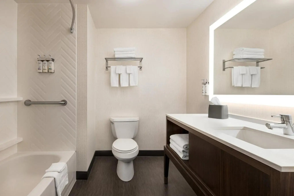 Holiday Inn Cheshire - Southington by IHG
