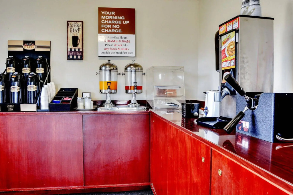 OYO Woodland Hotel and Suites
