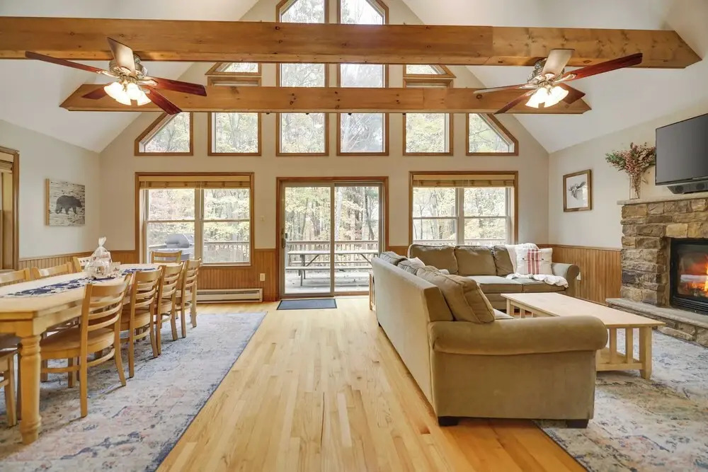 Woodland Oasis by Avantstay Hot Tub, Firepit, Walk to Lake
